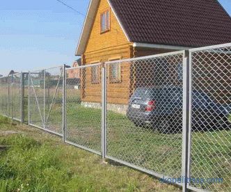 да купи оградна земја во Москва со портата и калата