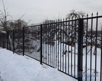 да купи оградна земја во Москва со портата и калата