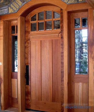 Големината на влезната врата во приватна куќа, стандардна ширина на ГОСТ, висина со кутија, избор на кутии и постелнина