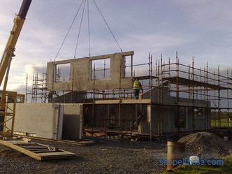 Изградба на куќата на армирано-бетонски панели