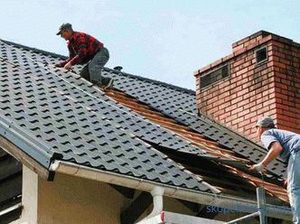 Затворете го покривот во земјата - цената на работата, колку чини да го блокирате покривот во приватна куќа во земјата