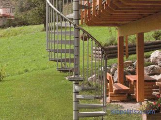 отворени скали во приватна куќа направена од дрво, фото