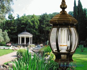 Земја фенери и светилници, карактеристики и суптилностите на изборот на столбови за градината