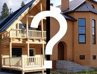 Дрво или тула: што да изберете за селска куќа?