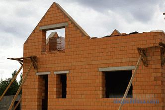 Што е подобро да се изгради куќа за постојан престој: преглед на материјали