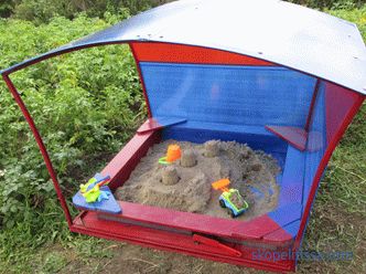 Сите за детски песочни кутии со покрив и нивна конструкција на локација во земјата