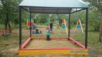 Сите за детски песочни кутии со покрив и нивна конструкција на локација во земјата